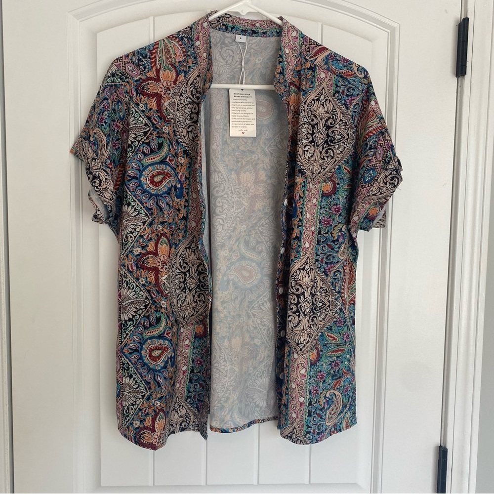 Women's Short Sleeve Button Down Cuffed Sleeve Top Size Large NWT